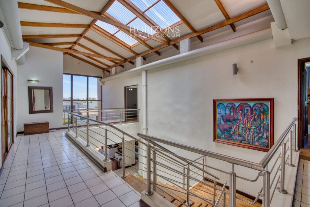 ¡En venta! Amplia Casa con Apartamento Independiente en Pinares Curridabat nja1227