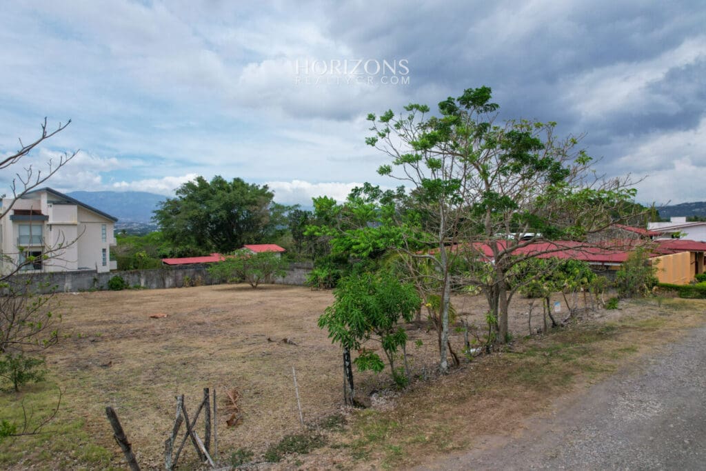 Lote 2000m2 en Piedades Santa Ana Con Fácil Acceso a Ruta 27 nja1235