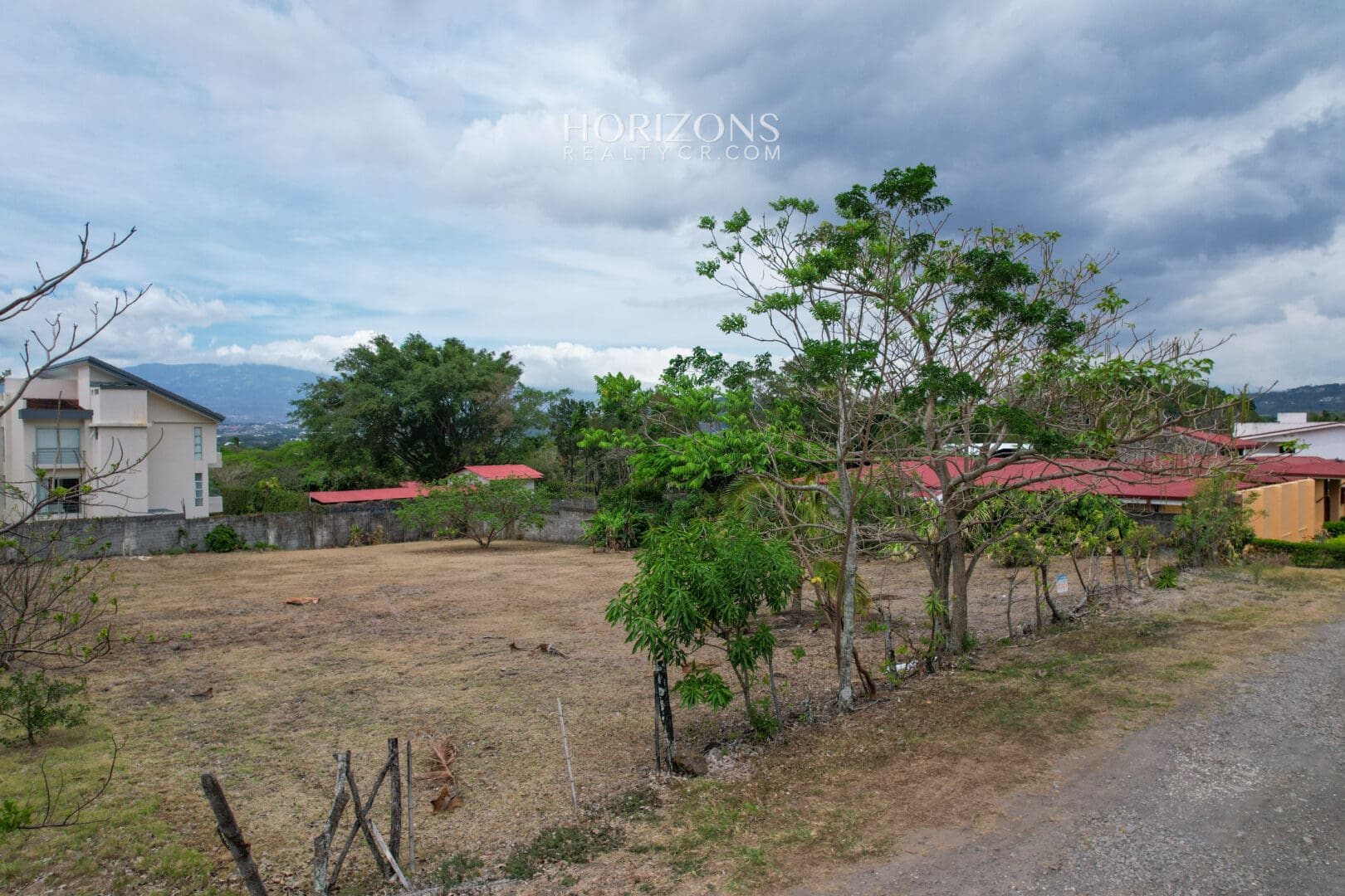 Lote 2000m2 en Piedades Santa Ana Con Fácil Acceso a Ruta 27 nja1235