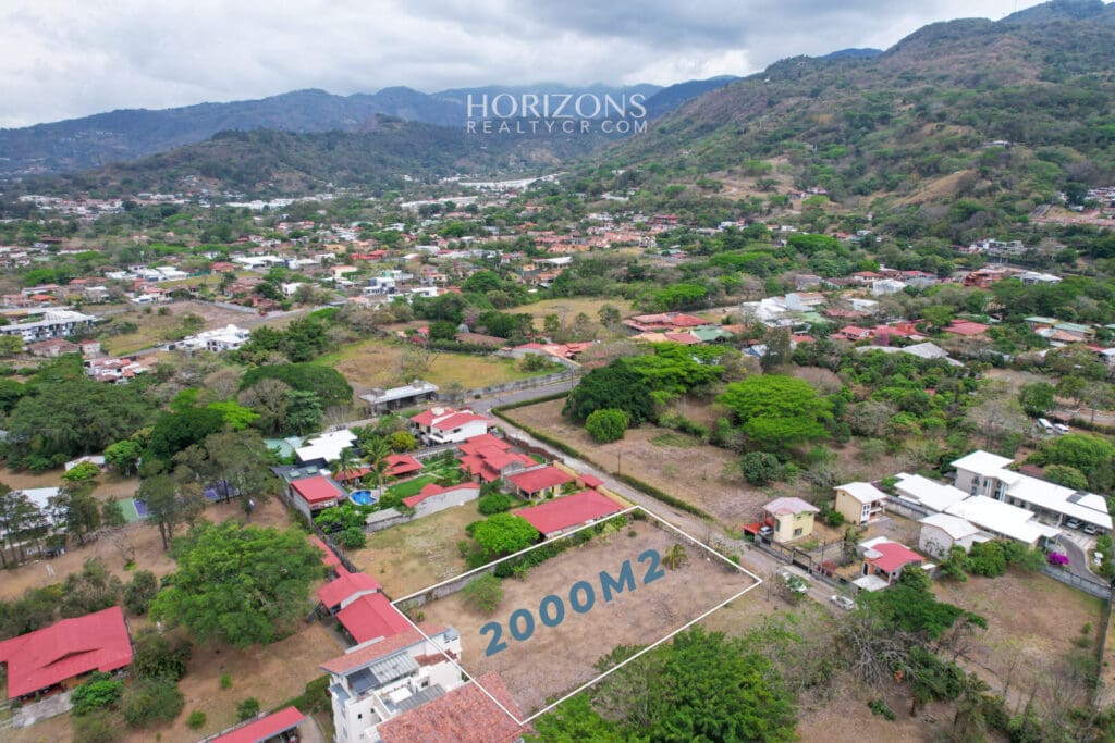 Lote 2000m2 en Piedades Santa Ana Con Fácil Acceso a Ruta 27 nja1235