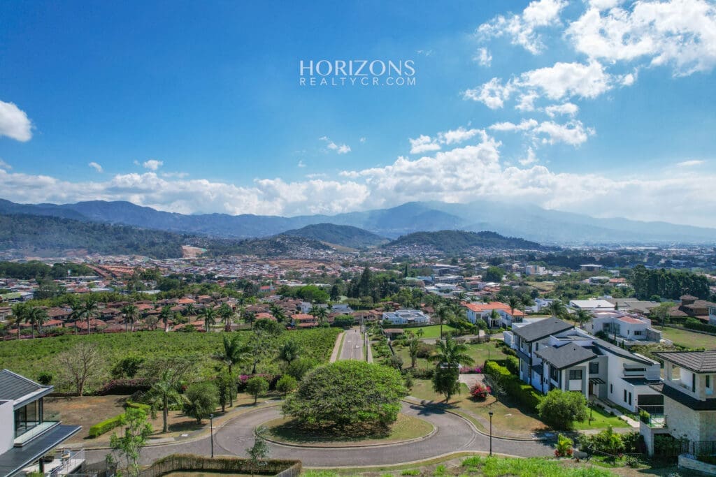 Lote 884m2 con Espectacular vista a las Montañas Colinas de Monte Alegre Condominio La Ceiba nja1229