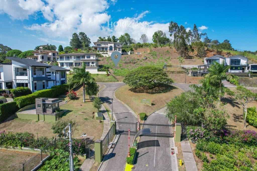 Lote 884m2 con Espectacular vista a las Montañas Colinas de Monte Alegre Condominio La Ceiba nja1229
