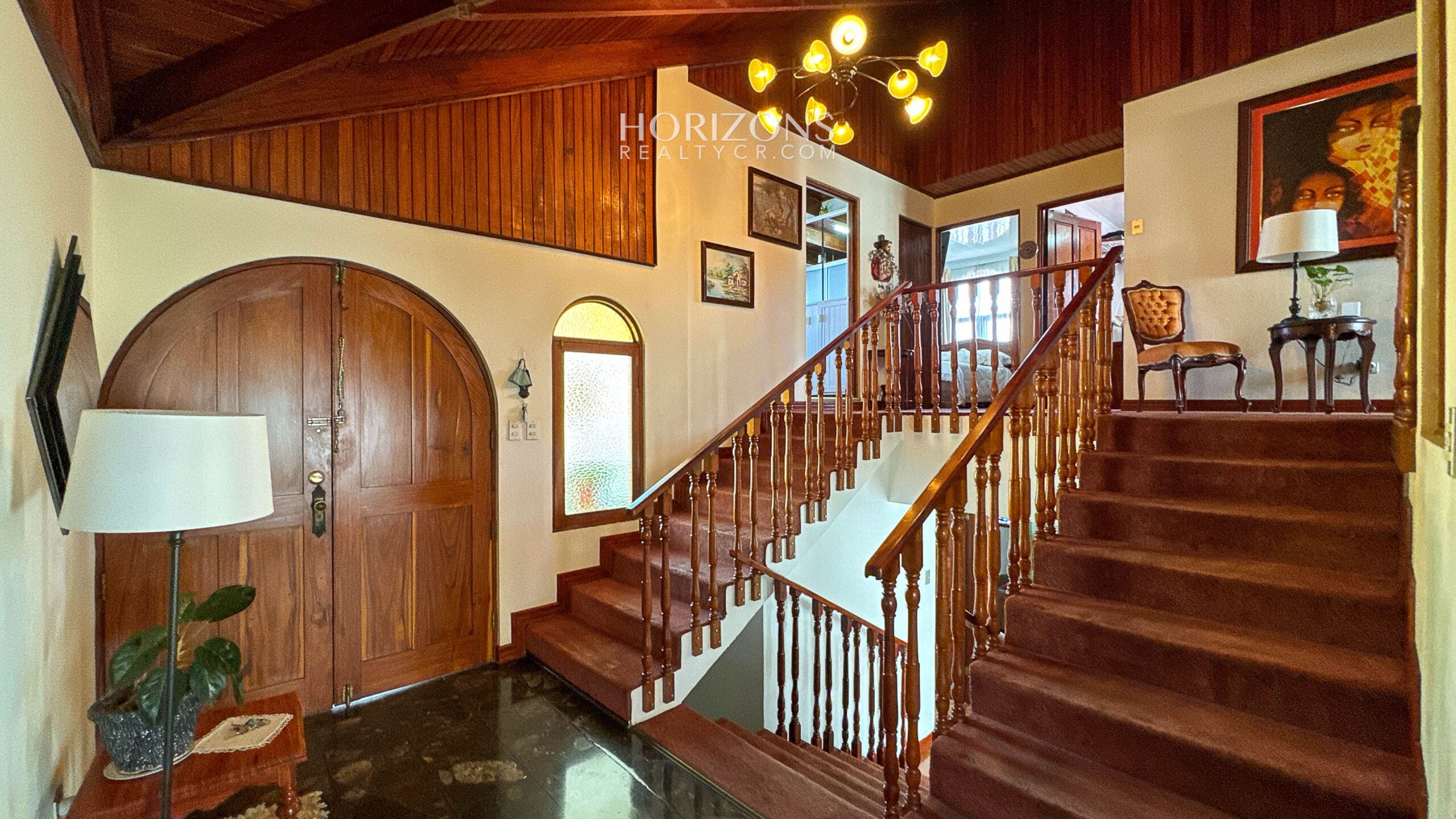 AMPLIA CASA EN VENTA! CON USO DE SUELO MIXTO EN RESIDENCIAL GONZALEZ ÁNGULO EN ORIENTAL CARTAGO NJC02