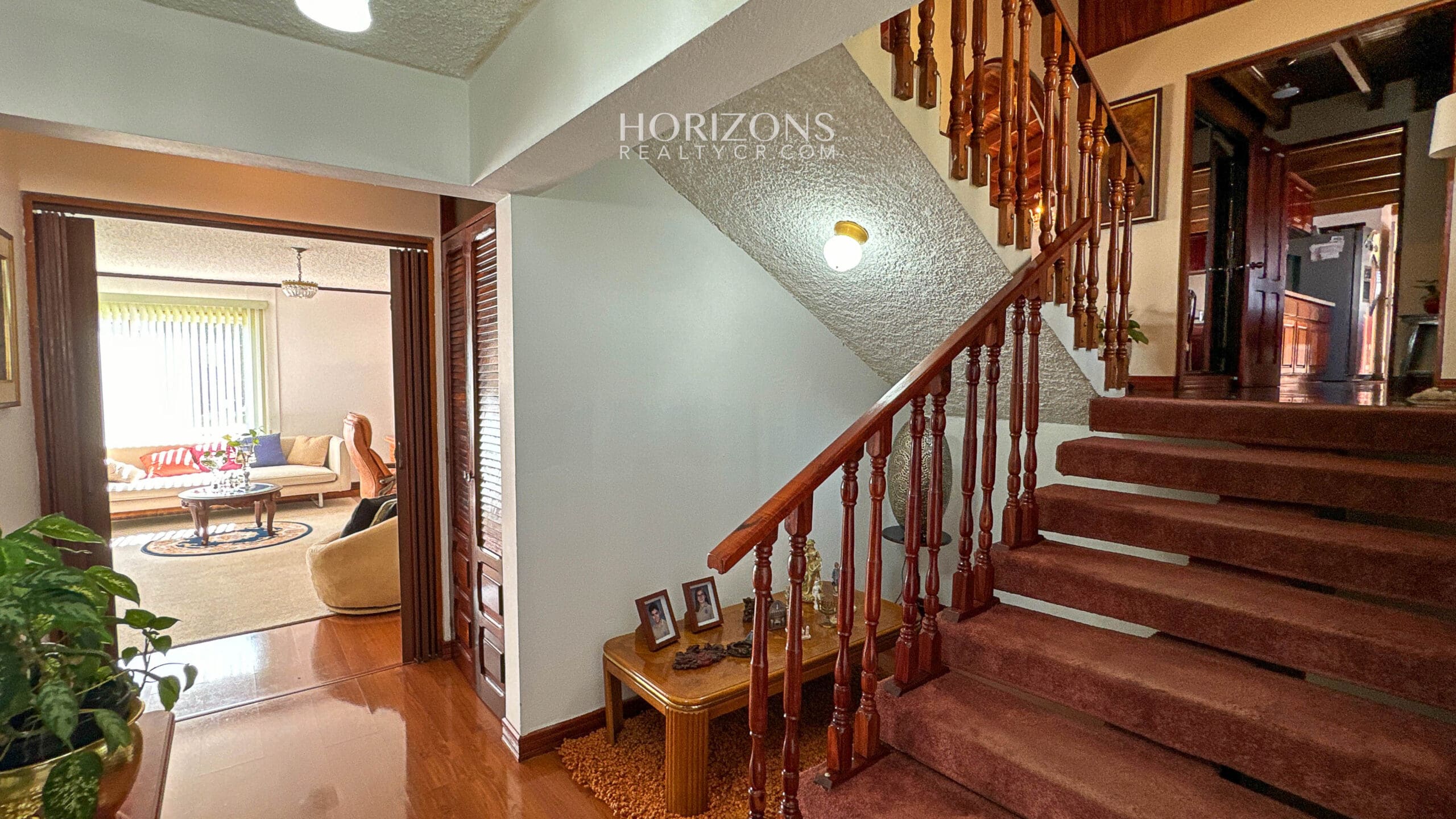 AMPLIA CASA EN VENTA! CON USO DE SUELO MIXTO EN RESIDENCIAL GONZALEZ ÁNGULO EN ORIENTAL CARTAGO NJC02