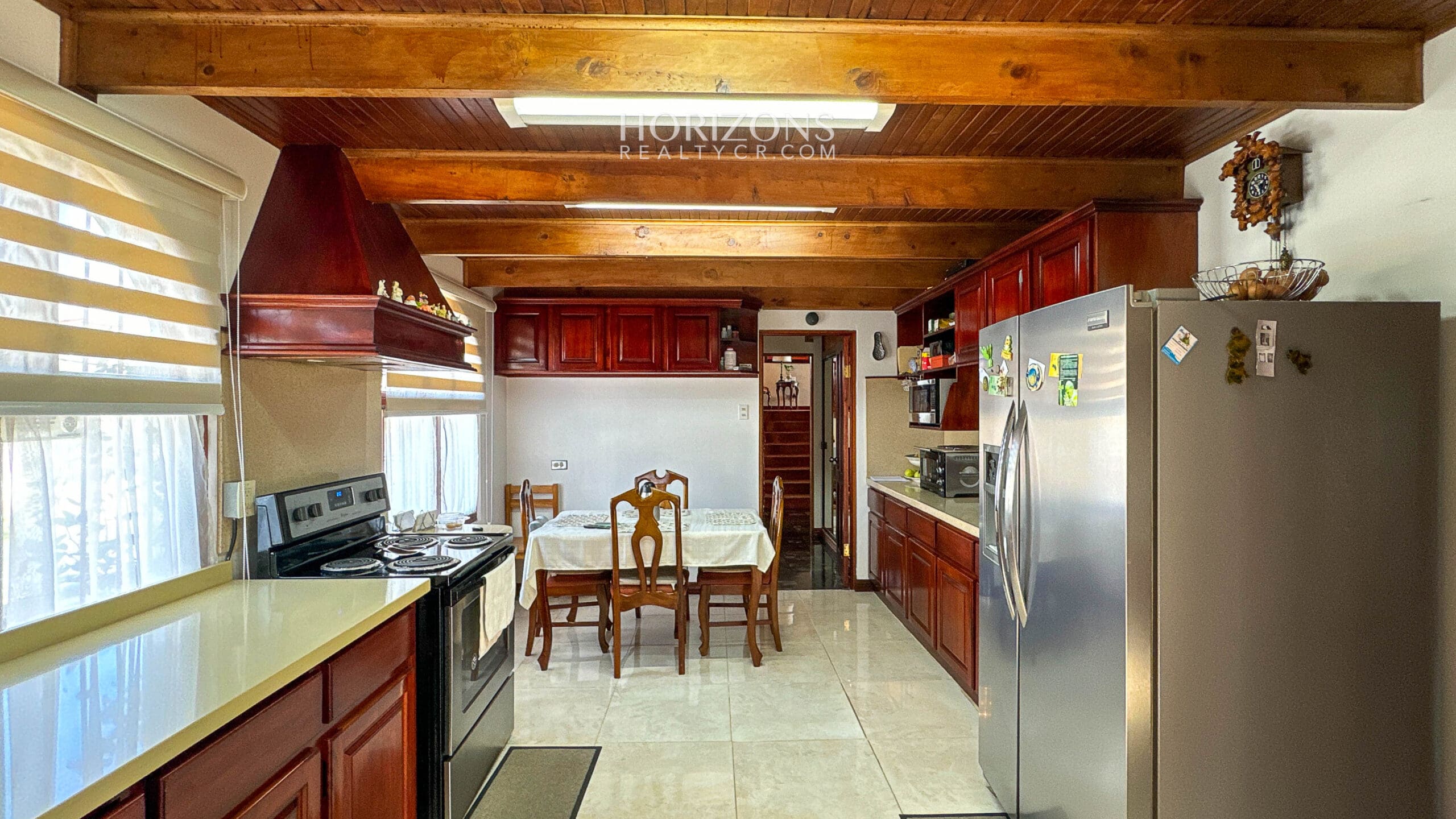AMPLIA CASA EN VENTA! CON USO DE SUELO MIXTO EN RESIDENCIAL GONZALEZ ÁNGULO EN ORIENTAL CARTAGO NJC02