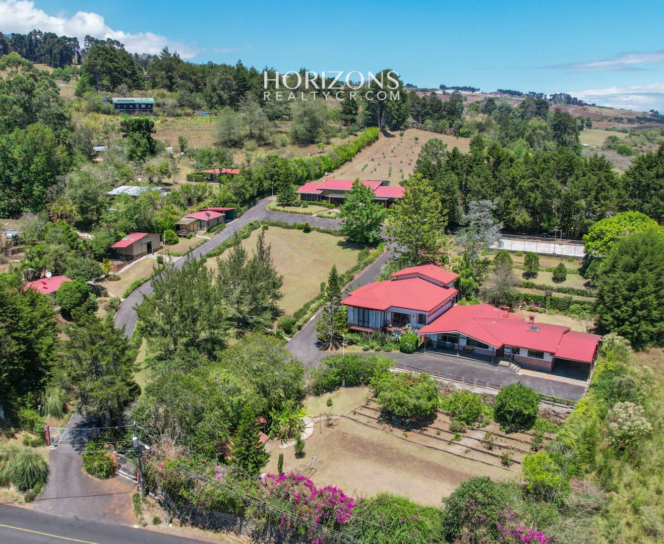 Propiedad de 36,692 m² en Venta en La Angelina, Cartago – Dos Casas, Bosque Primario y Vistas a las Montañas NJC06