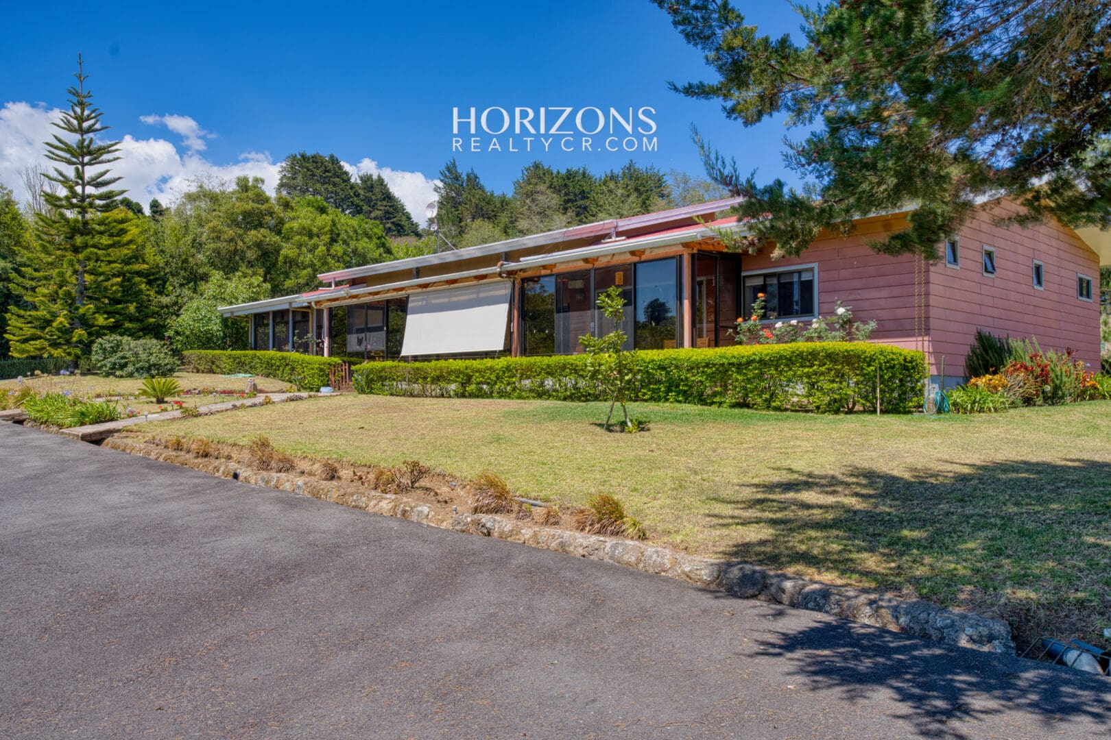 Propiedad de 36,692 m² en Venta en La Angelina, Cartago – Dos Casas, Bosque Primario y Vistas a las Montañas NJC06