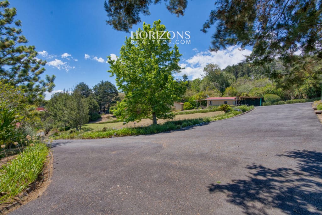Propiedad de 36,692 m² en Venta en La Angelina, Cartago – Dos Casas, Bosque Primario y Vistas a las Montañas NJC06