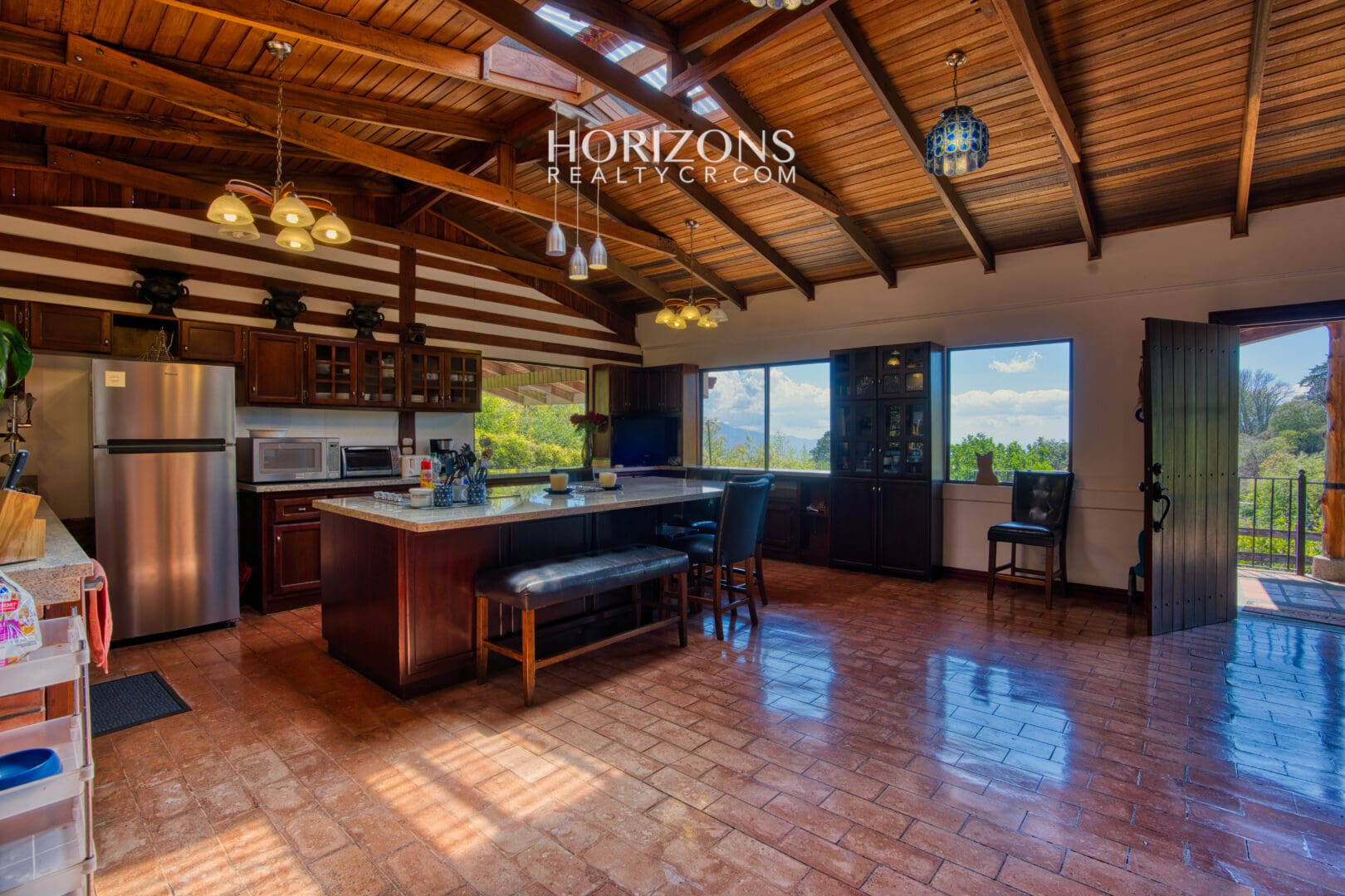 Propiedad de 36,692 m² en Venta en La Angelina, Cartago – Dos Casas, Bosque Primario y Vistas a las Montañas NJC06