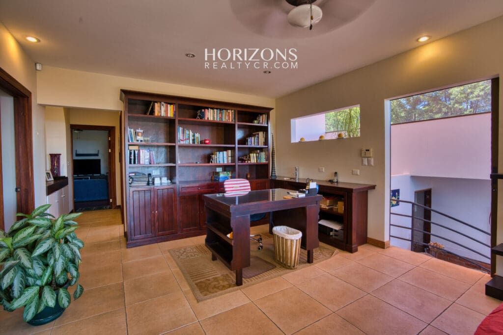 Propiedad de 36,692 m² en Venta en La Angelina, Cartago – Dos Casas, Bosque Primario y Vistas a las Montañas NJC06