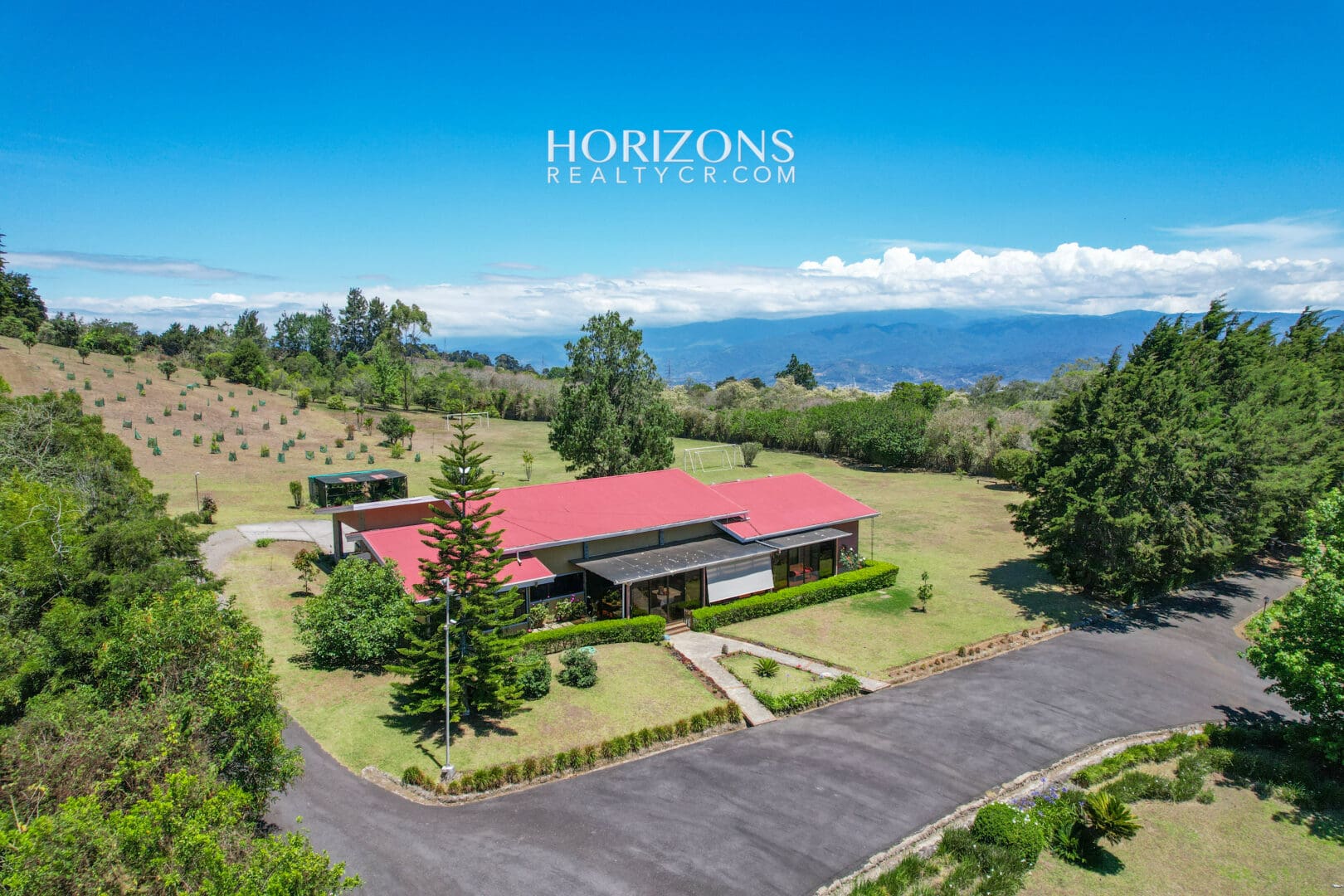 Propiedad de 36,692 m² en Venta en La Angelina, Cartago – Dos Casas, Bosque Primario y Vistas a las Montañas NJC06