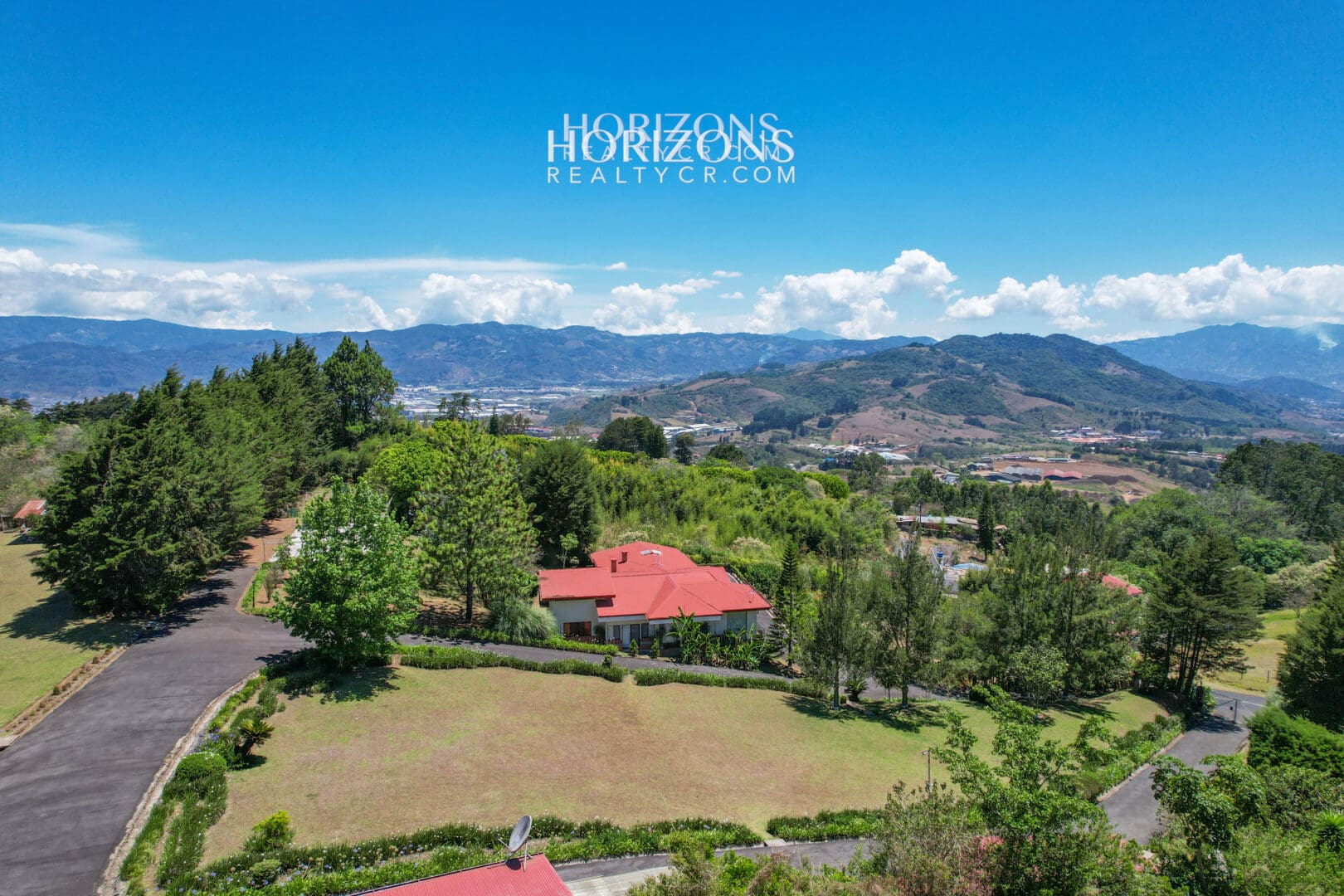 Propiedad de 36,692 m² en Venta en La Angelina, Cartago – Dos Casas, Bosque Primario y Vistas a las Montañas NJC06