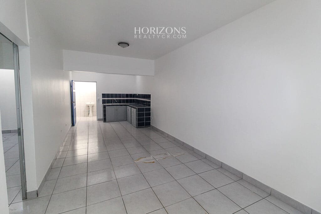 En alquiler casa comercial Calle principal Tibas 500m2 Por Unibe y Automercardo Moravia nja1182