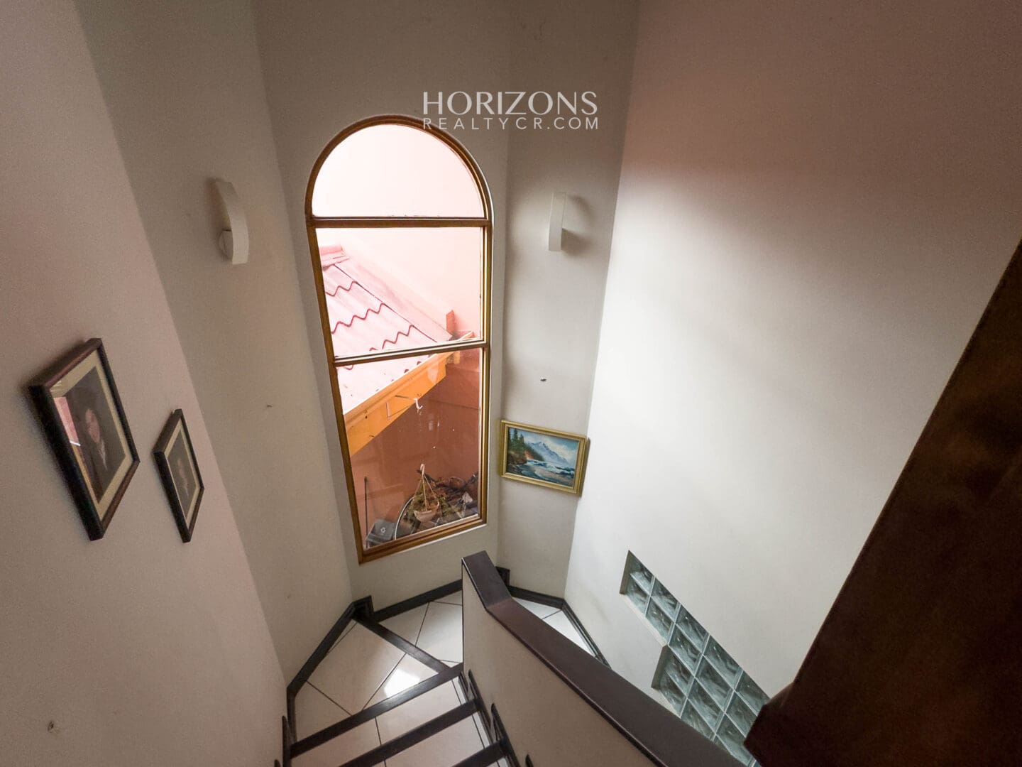 Se Vende Casa en Condominio San Pedro a 1km de la UCR 3 Parqueos nja1198