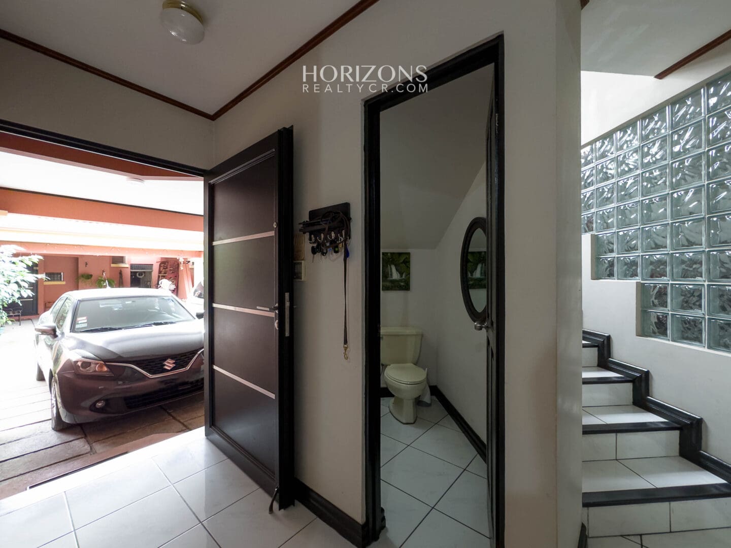 Se Vende Casa en Condominio San Pedro a 1km de la UCR 3 Parqueos nja1198