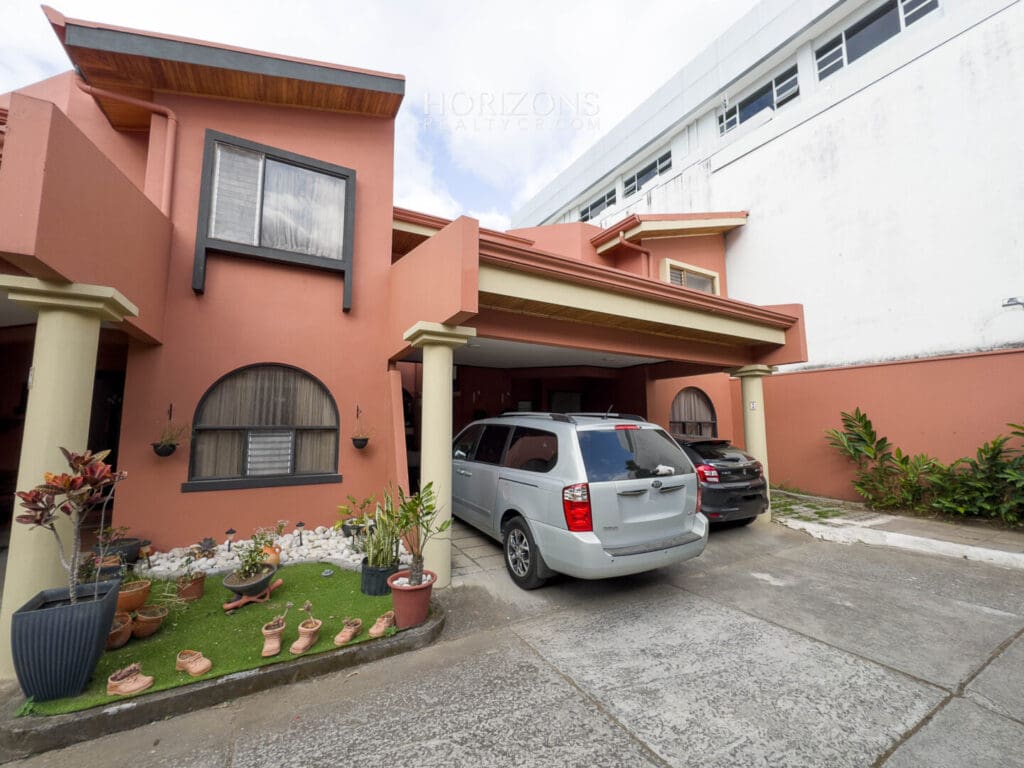 Se Vende Casa En Condominio San Pedro A 1Km De La Ucr 3 Parqueos Nja1198