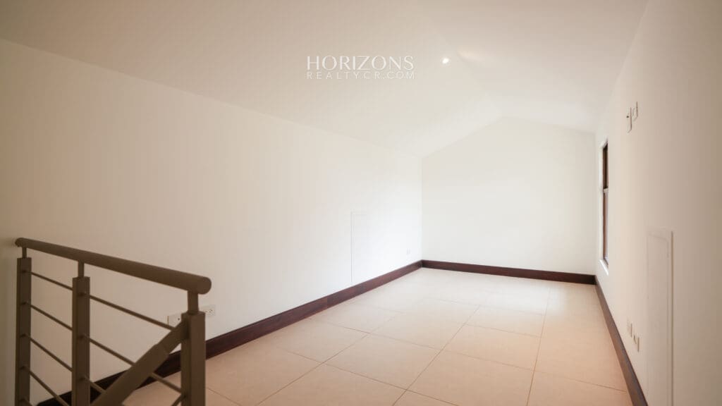 Casa M. GRANDE En Condominio la Estefana 227m2 Sabanilla Amplio Patio nja1233