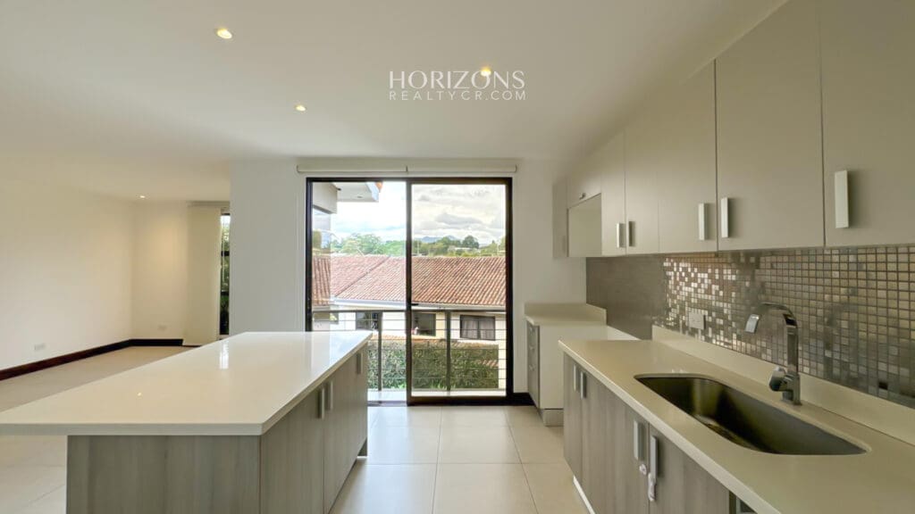 Casa M. GRANDE En Condominio la Estefana 227m2 Sabanilla Amplio Patio nja1233