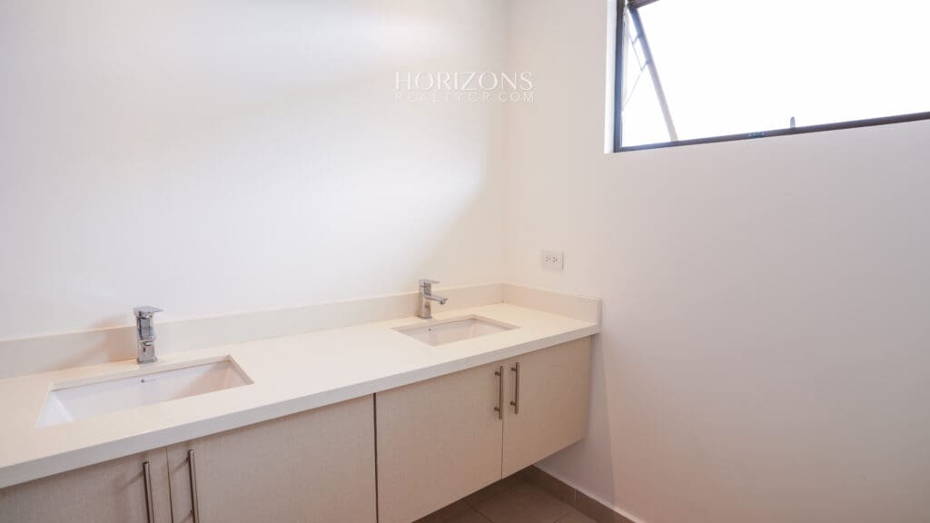 Casa M. GRANDE En Condominio la Estefana 227m2 Sabanilla Amplio Patio nja1233
