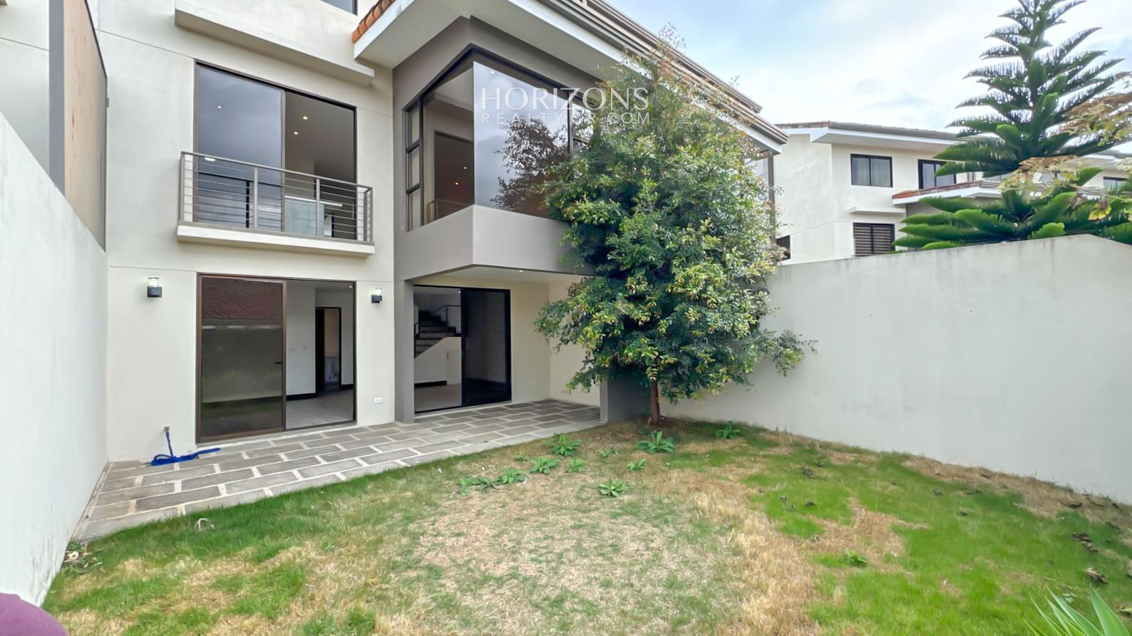 Casa M. GRANDE En Condominio la Estefana 227m2 Sabanilla Amplio Patio nja1233