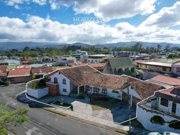 Amplia Casa En Venta! Con Uso De Suelo Mixto En Residencial Gonzalez Ángulo En Oriental Cartago Njc02