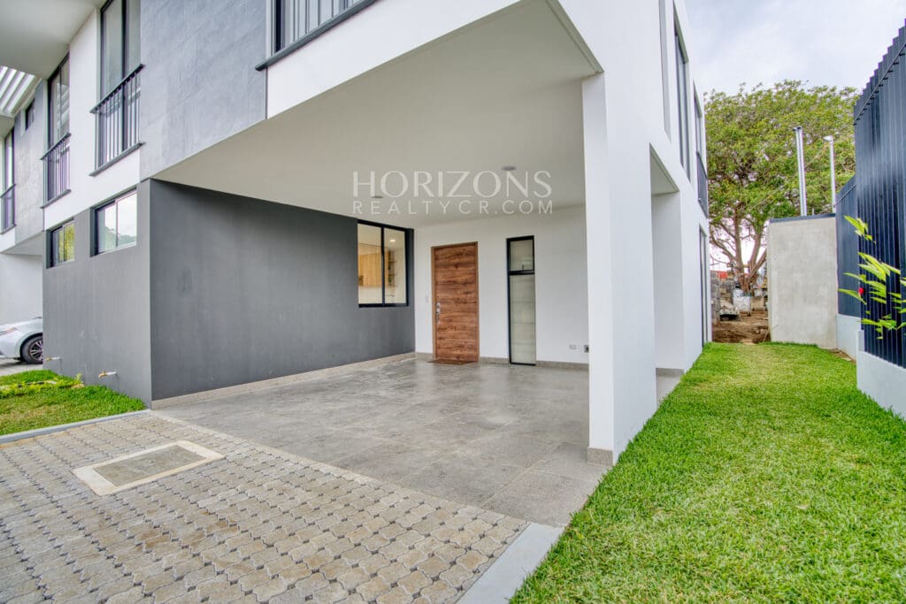 Venta de Casa Moderna en Sabanilla Excelente Ubicación y Acabados Para Estrenar nja1240