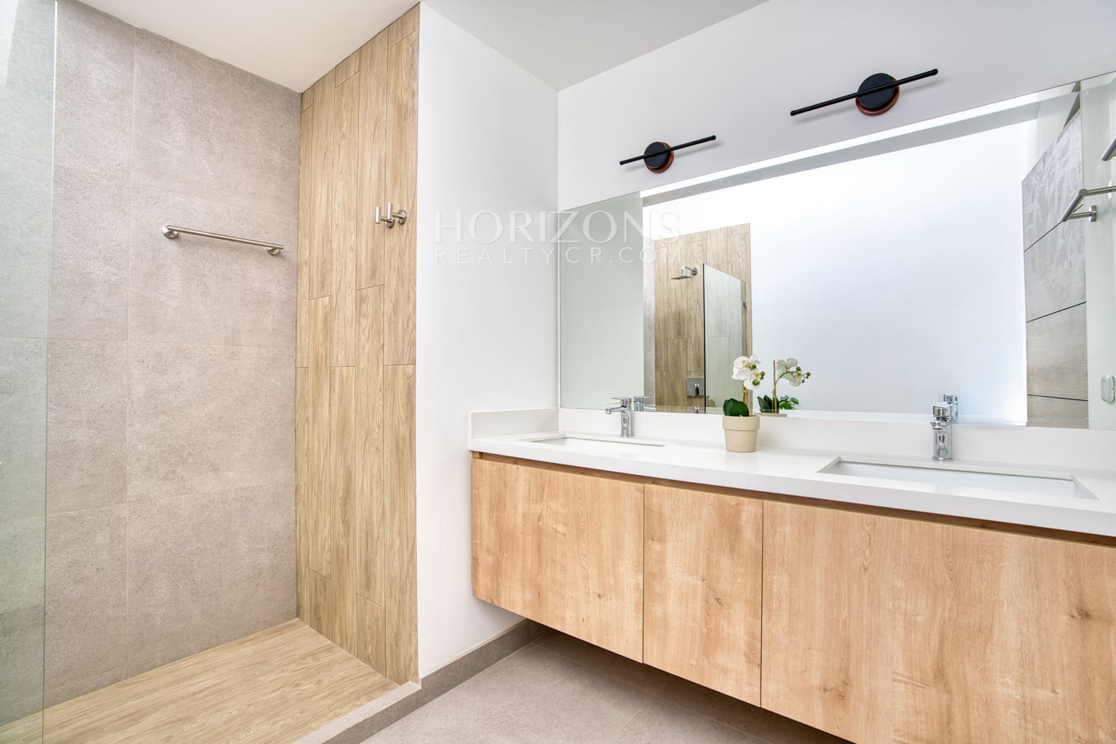 Venta de Casa Moderna en Sabanilla Excelente Ubicación y Acabados Para Estrenar nja1240