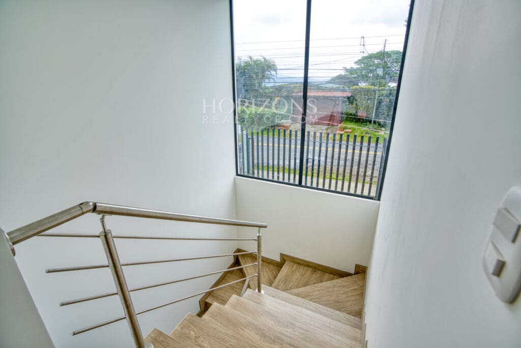 Venta de Casa Moderna en Sabanilla Excelente Ubicación y Acabados Para Estrenar nja1240