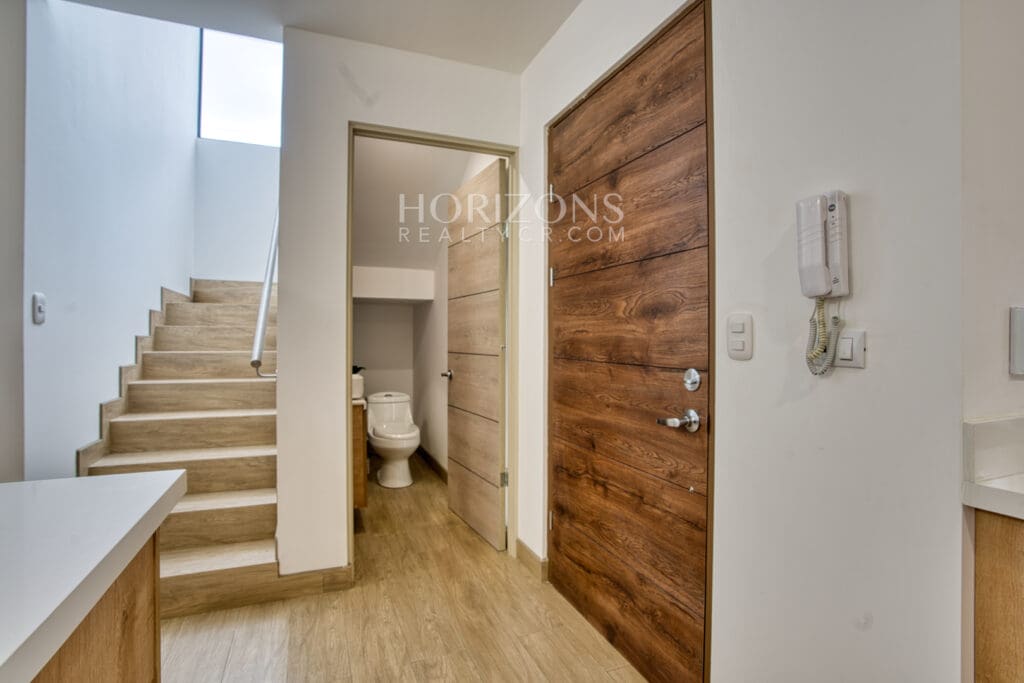 Venta de Casa Moderna en Sabanilla Excelente Ubicación y Acabados Para Estrenar nja1240