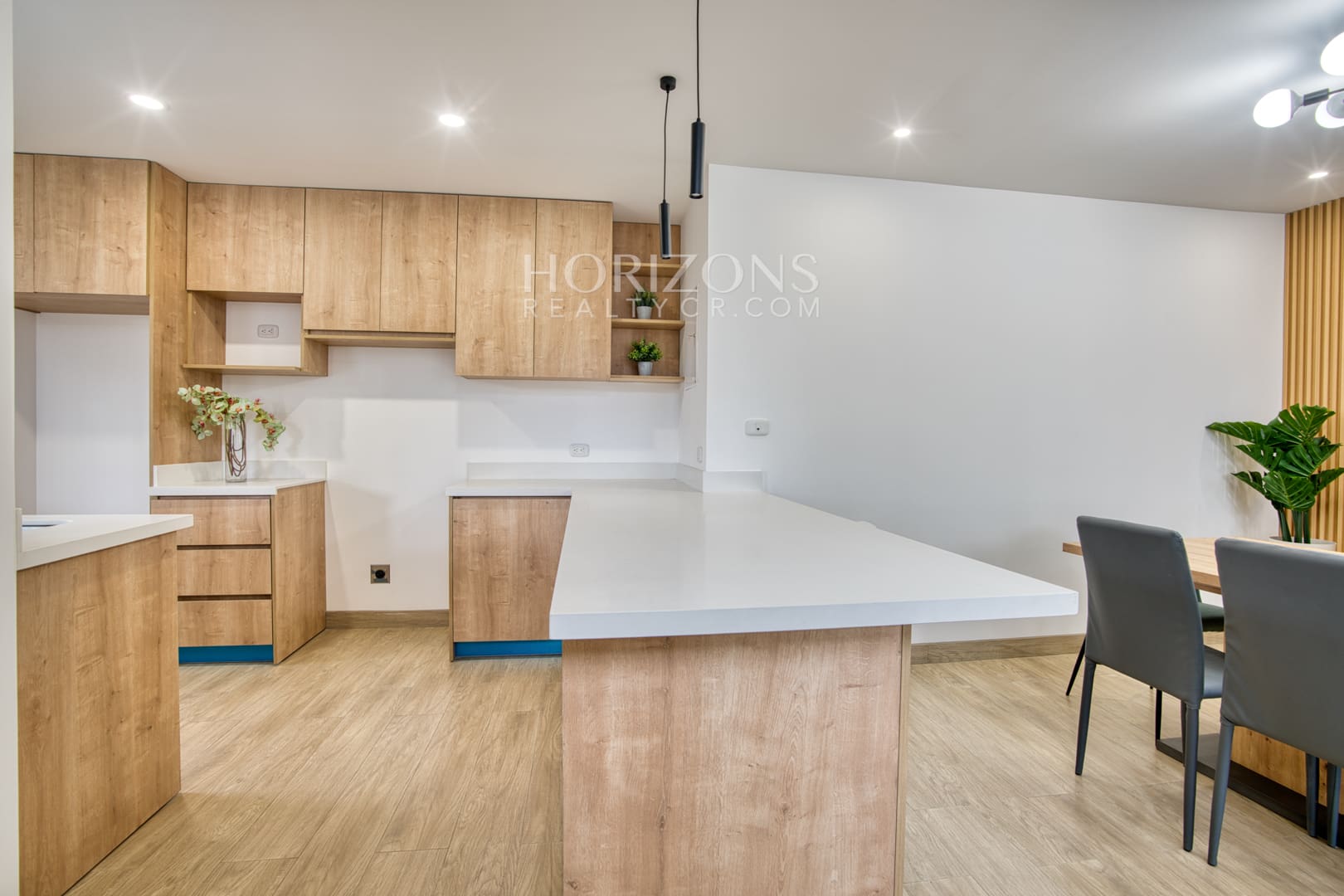 Venta de Casa Moderna en Sabanilla Excelente Ubicación y Acabados Para Estrenar nja1240