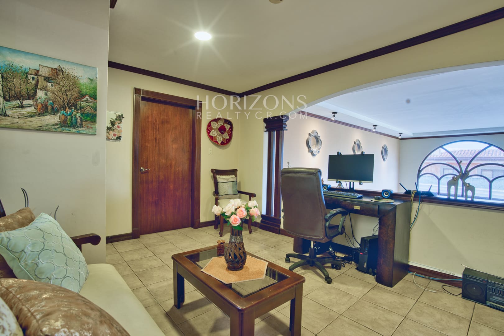 Venta de Casa en Residencial Altamonte 4 Habitaciones + Oficina 5 Garaje 5 Carros Hermosos Jardines nja1239