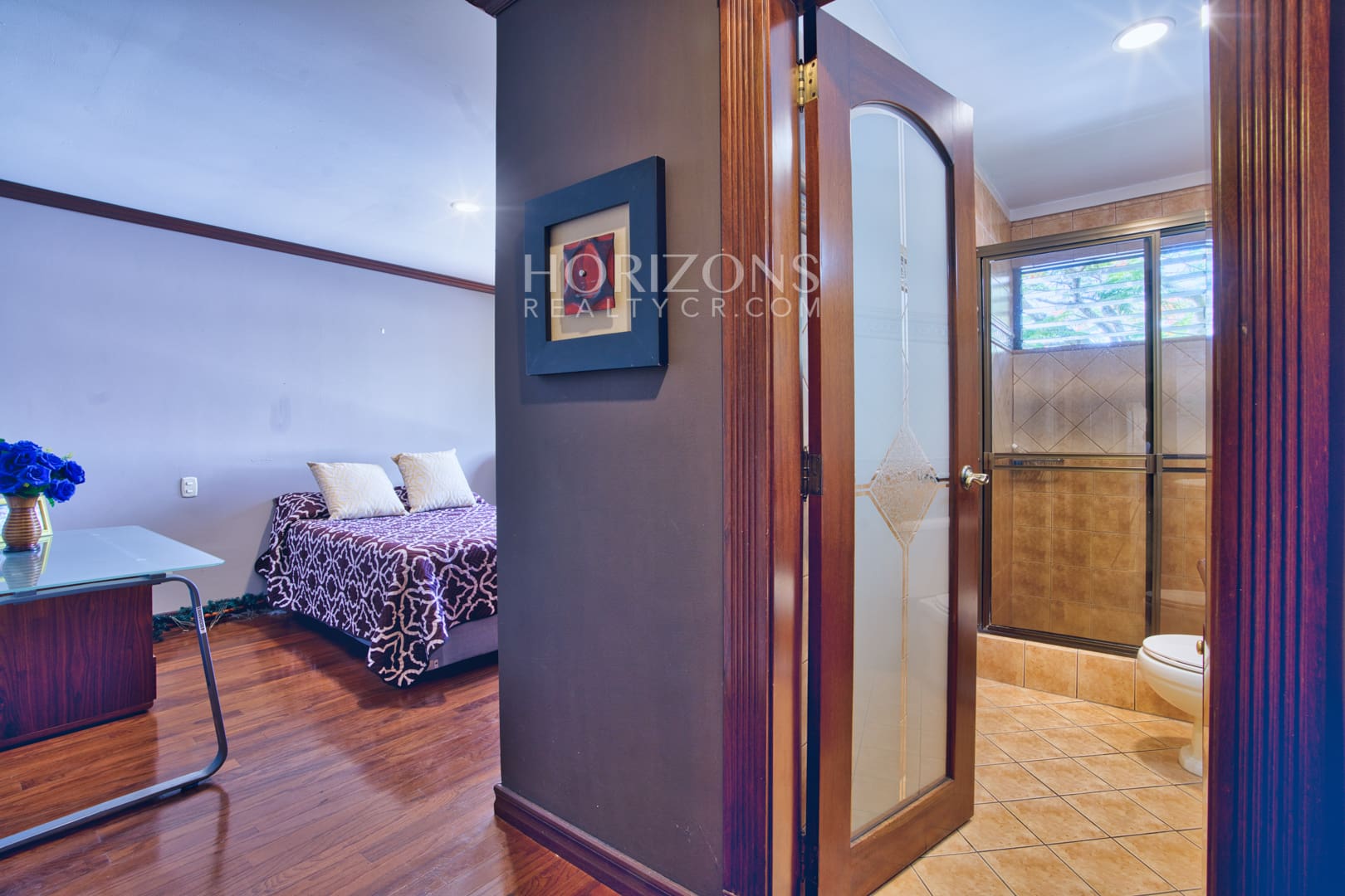Venta de Casa en Residencial Altamonte 4 Habitaciones + Oficina 5 Garaje 5 Carros Hermosos Jardines nja1239