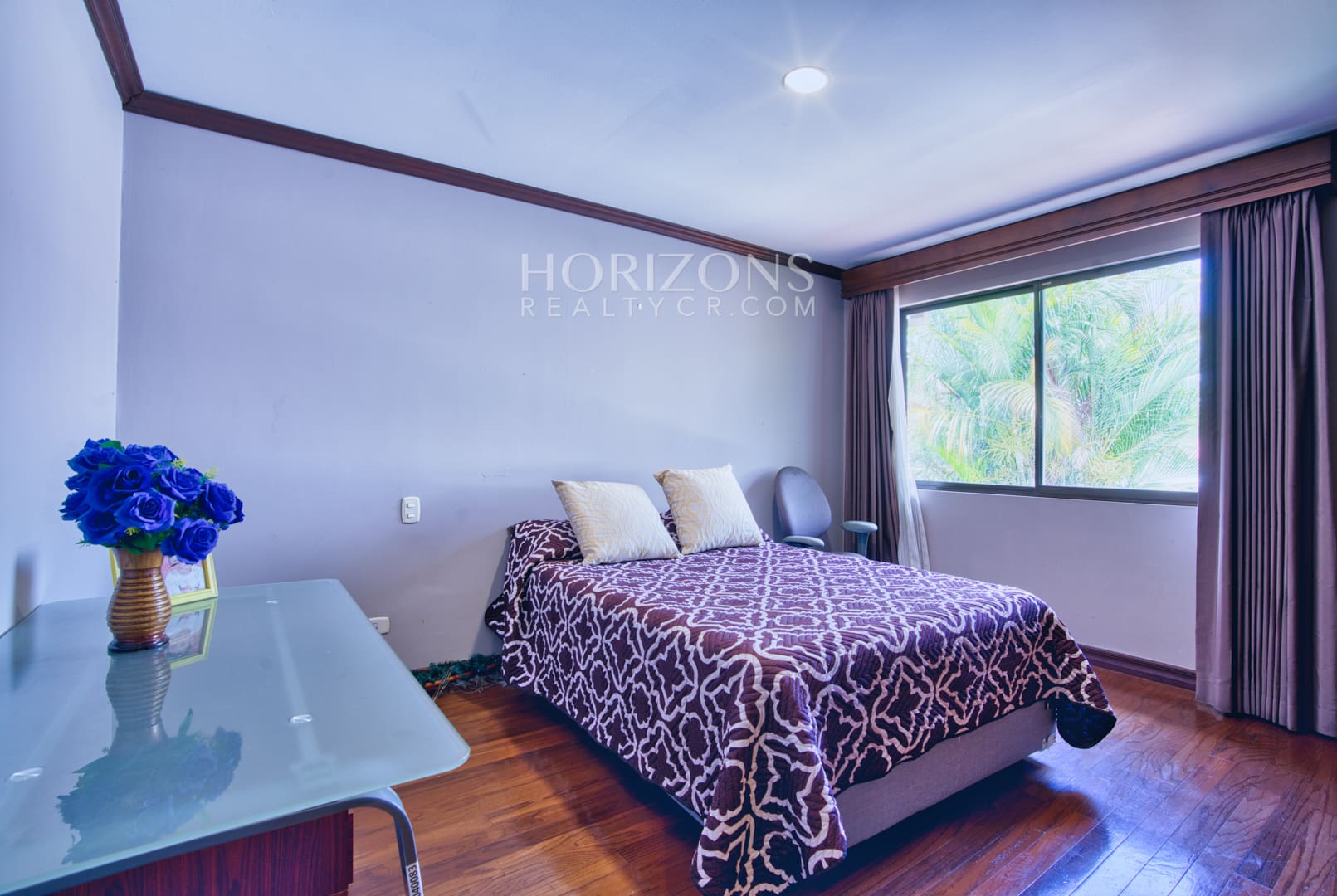 Venta de Casa en Residencial Altamonte 4 Habitaciones + Oficina 5 Garaje 5 Carros Hermosos Jardines nja1239