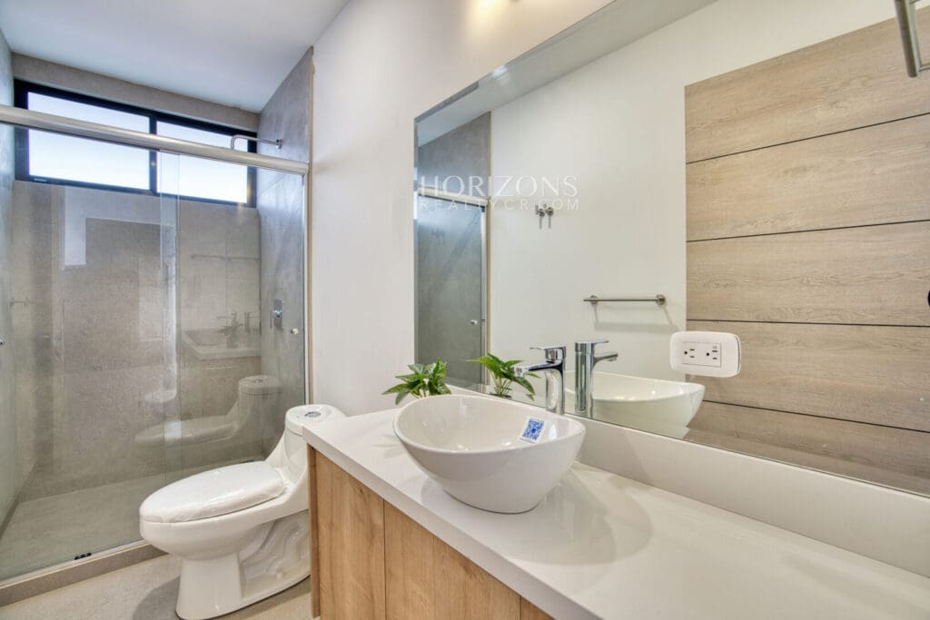 Venta de Casa Moderna en Sabanilla Excelente Ubicación y Acabados Para Estrenar nja1240