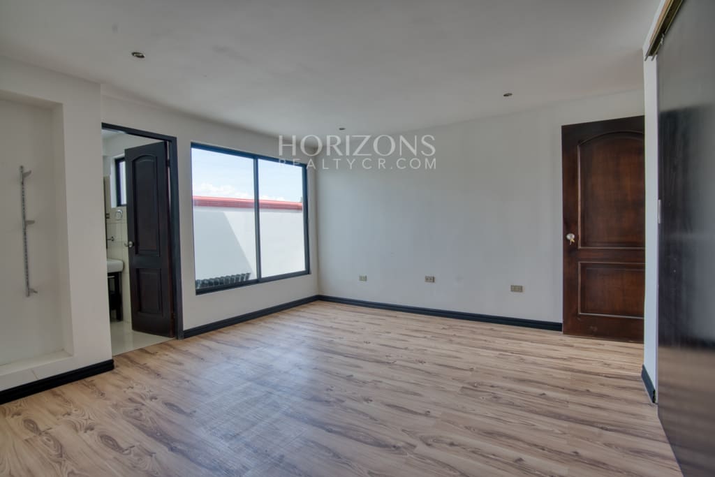 Se Vende Casa Contemporánea Residencial el Molino Cartago 5 Habitaciones Terrazas con Vistas nja1250