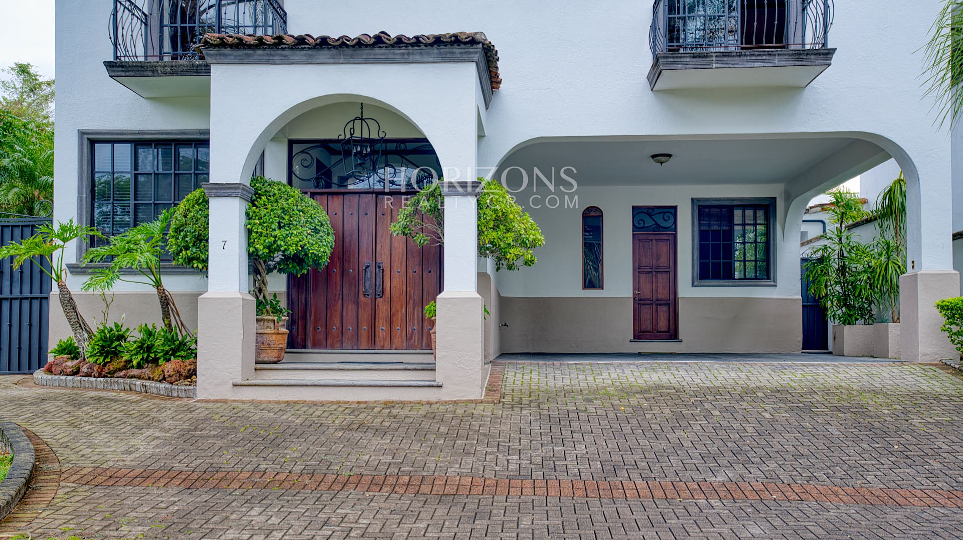 Casa en Guachipelín Escazú 3 Habitaciones y Área Verde en Condominio Privado NJA1249