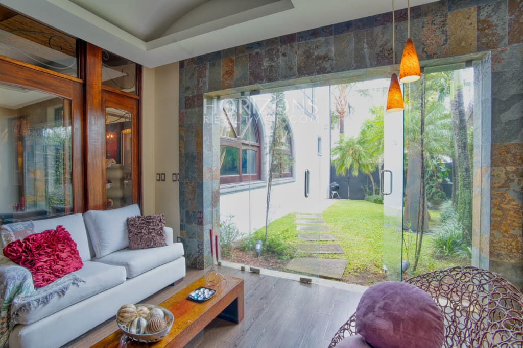 Casa en Guachipelín Escazú 3 Habitaciones y Área Verde en Condominio Privado NJA1249
