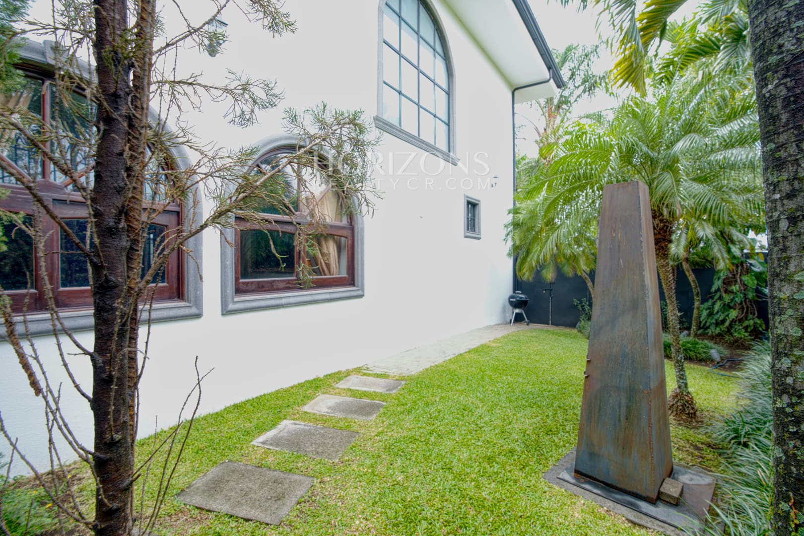 Casa en Guachipelín Escazú 3 Habitaciones y Área Verde en Condominio Privado NJA1249