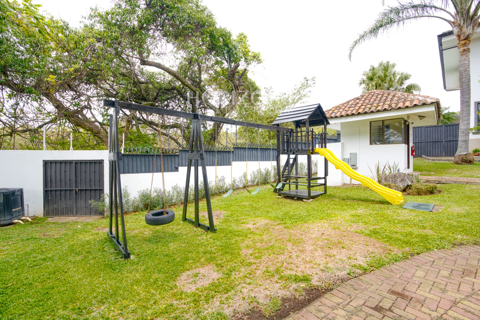Casa en Guachipelín Escazú 3 Habitaciones y Área Verde en Condominio Privado NJA1249