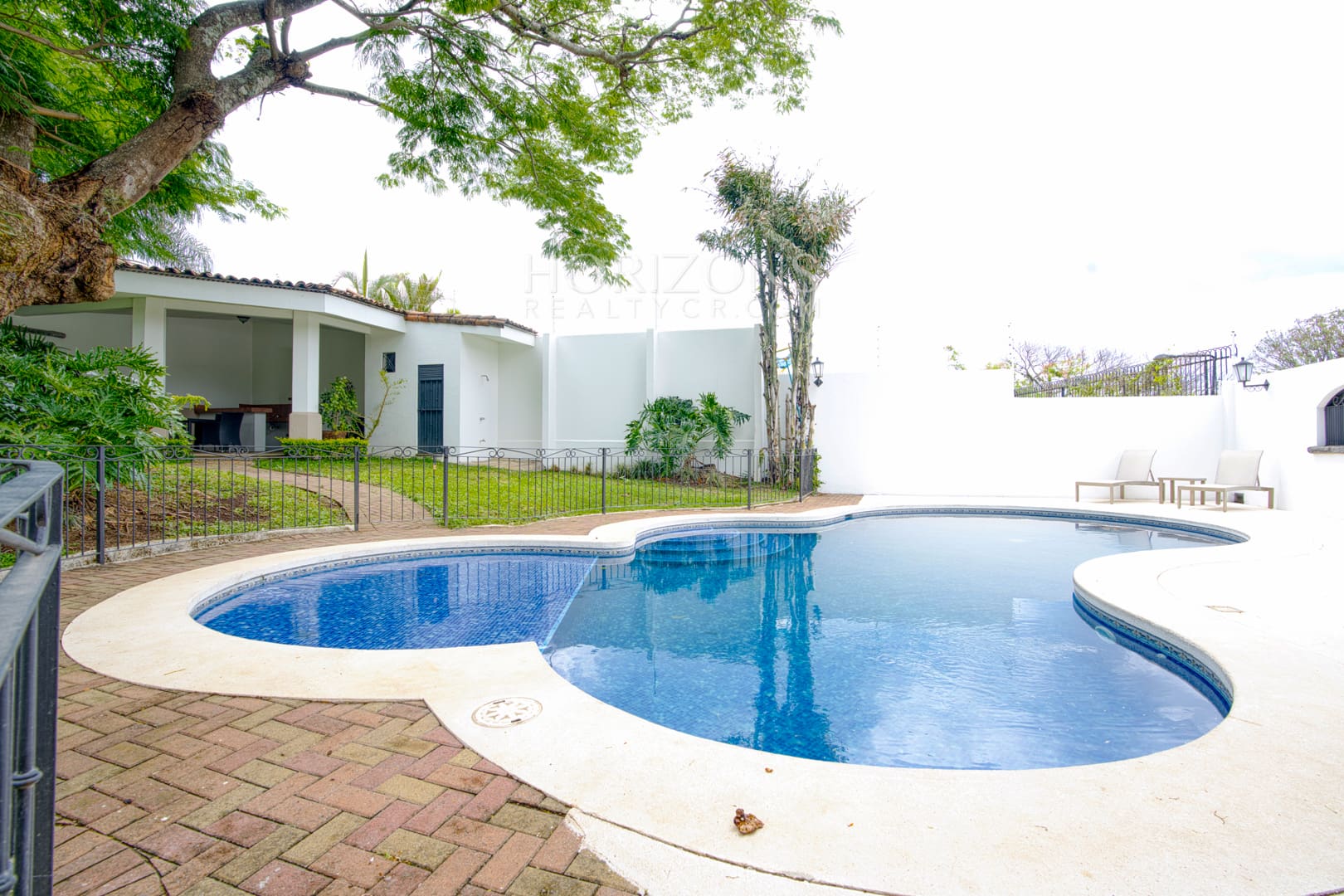 Casa en Guachipelín Escazú 3 Habitaciones y Área Verde en Condominio Privado NJA1249