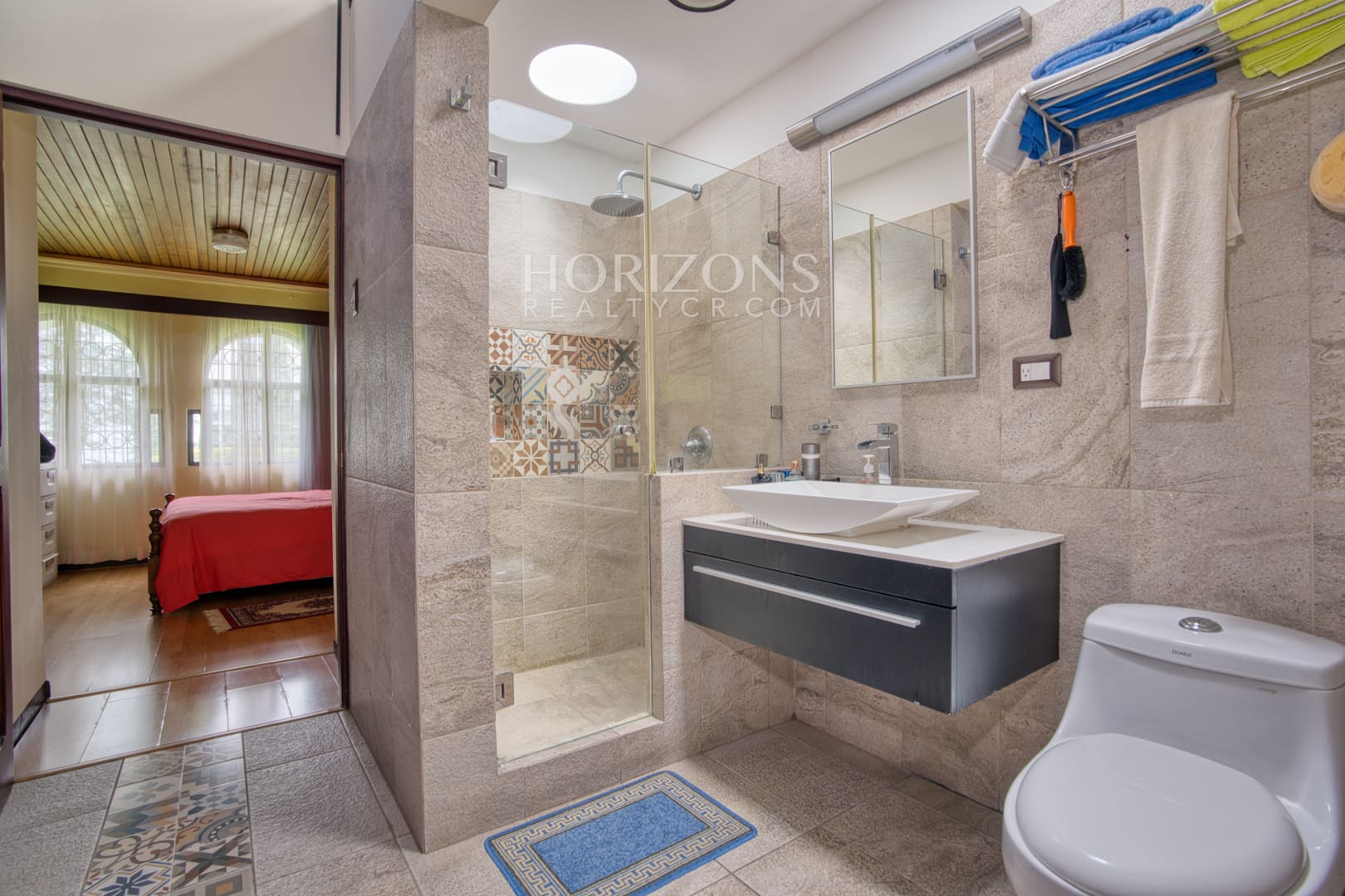 Casa con Uso de Suelo Mixto en Pinares de Curridabat Con 1,616m2 de Terreno – Ideal para Negocio o Residencia a 200 m de Momentum Pinares nja1247