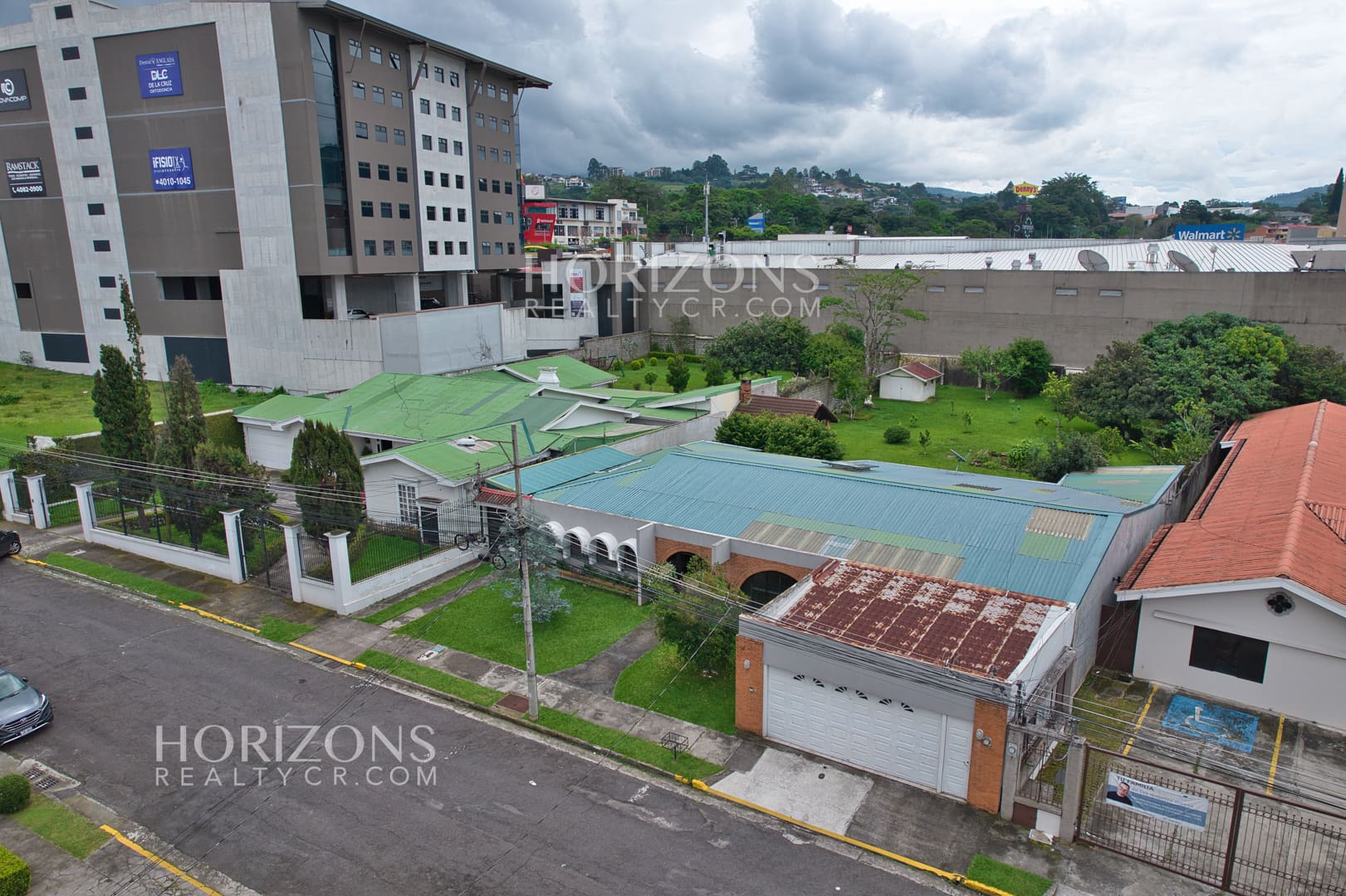 Casa con Uso de Suelo Mixto en Pinares de Curridabat Con 1,616m2 de Terreno – Ideal para Negocio o Residencia a 200 m de Momentum Pinares nja1247