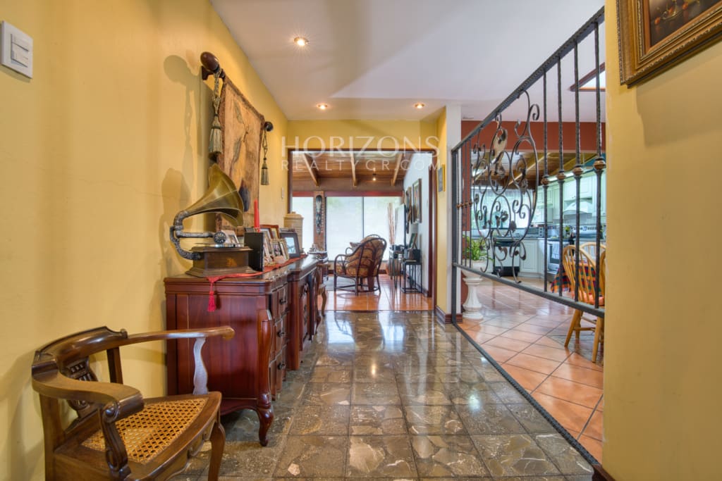 Casa con Uso de Suelo Mixto en Pinares de Curridabat Con 1,616m2 de Terreno – Ideal para Negocio o Residencia a 200 m de Momentum Pinares nja1247