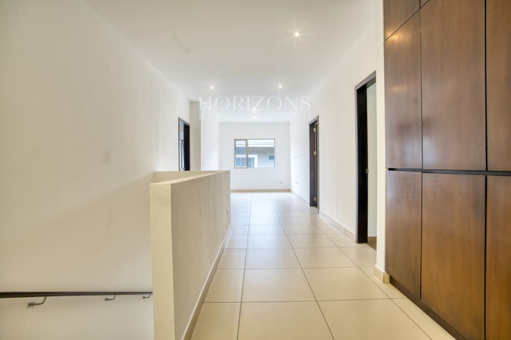 En Venta Cómoda Casa en Condominio Pinares Curridabat Vista a Reserva y Naturaleza nja1245