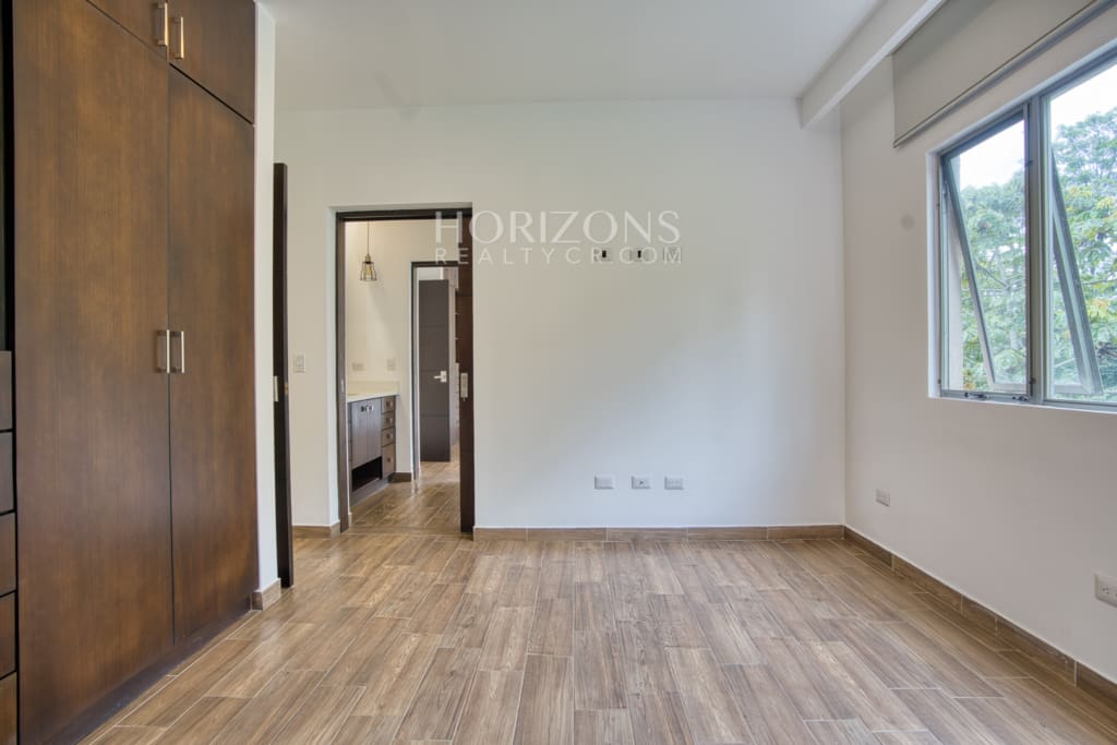 En Venta Cómoda Casa en Condominio Pinares Curridabat Vista a Reserva y Naturaleza nja1245
