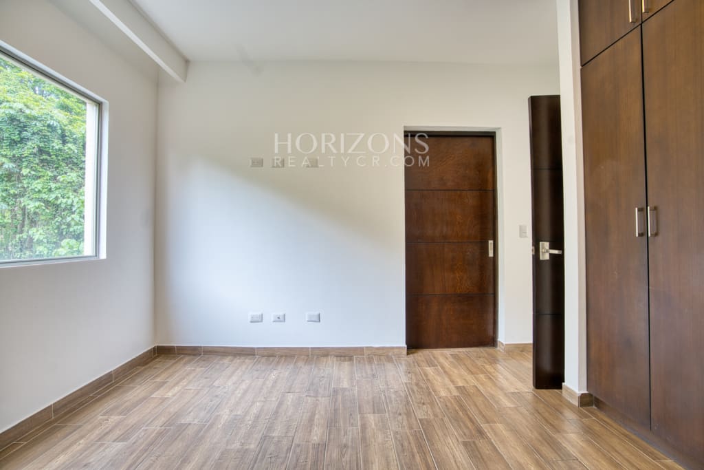 En Venta Cómoda Casa en Condominio Pinares Curridabat Vista a Reserva y Naturaleza nja1245