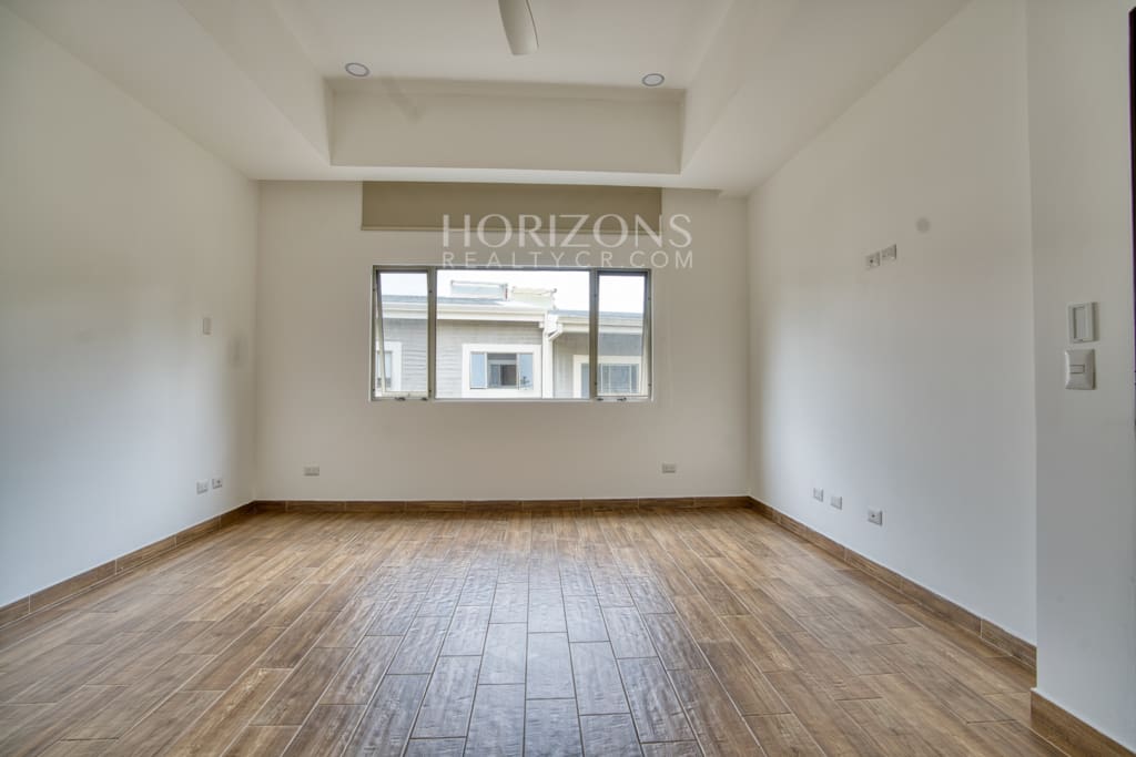 En Venta Cómoda Casa en Condominio Pinares Curridabat Vista a Reserva y Naturaleza nja1245