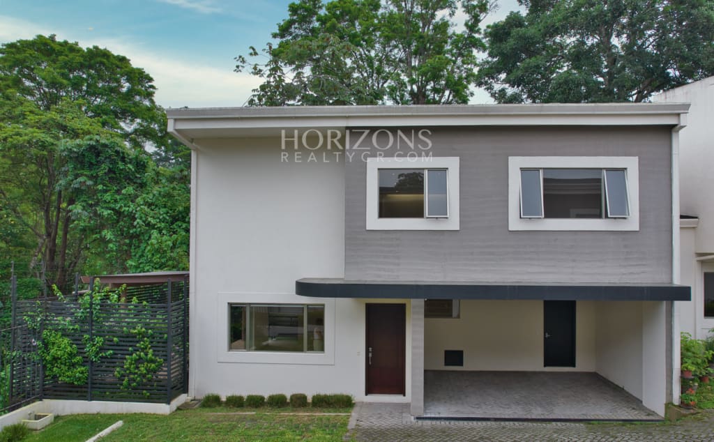 En Venta Cómoda Casa en Condominio Pinares Curridabat Vista a Reserva y Naturaleza nja1245