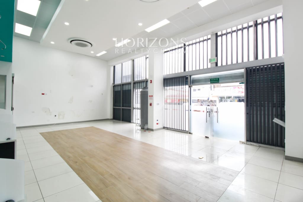 Se Alquila Edificio Comercial en el Centro de Desamparados 300m2 CON 10 Estacionamientos nja1266