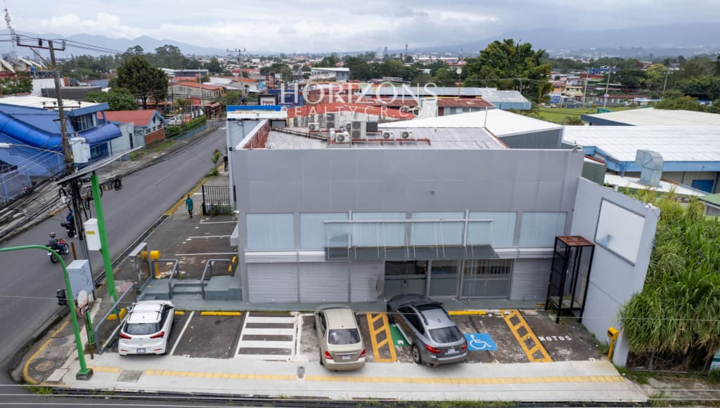 Se Alquila Edificio Comercial en el Centro de Desamparados 300m2 CON 10 Estacionamientos nja1266